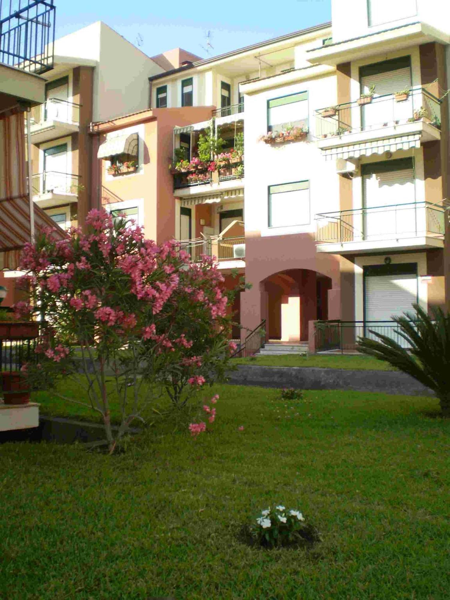 Suitehome Taormina Giardini Naxos Esterno foto